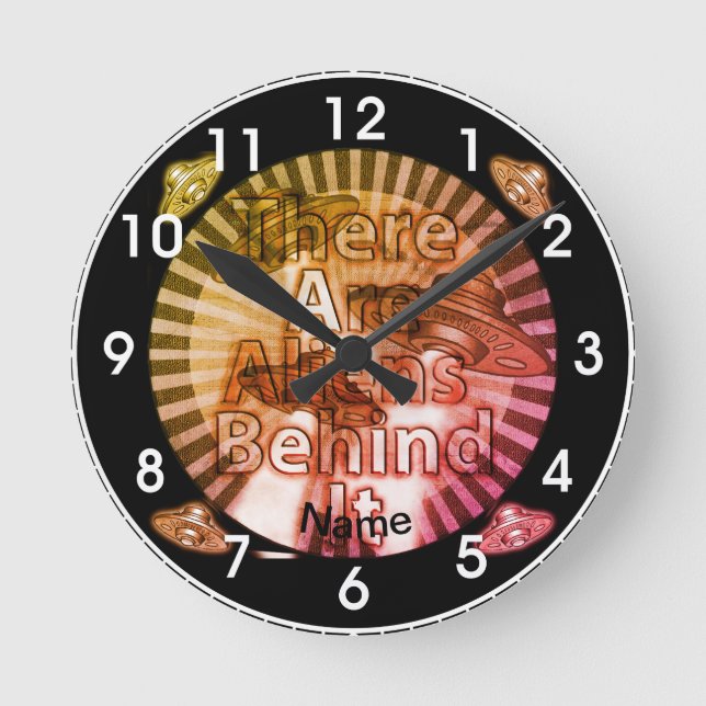 Aliens dahinter Uhr (Vorderseite)