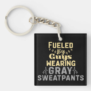 Alimenté par des gars portant des sweatpants gris
