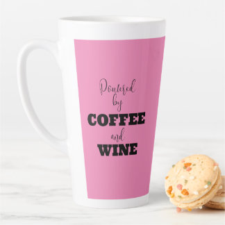 ALIMENTÉ PAR LE CAFÉ ET LE VIN Tasse Latte