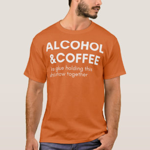 Alkohol und Kaffee der Kleber, der diese Show zusa T-Shirt