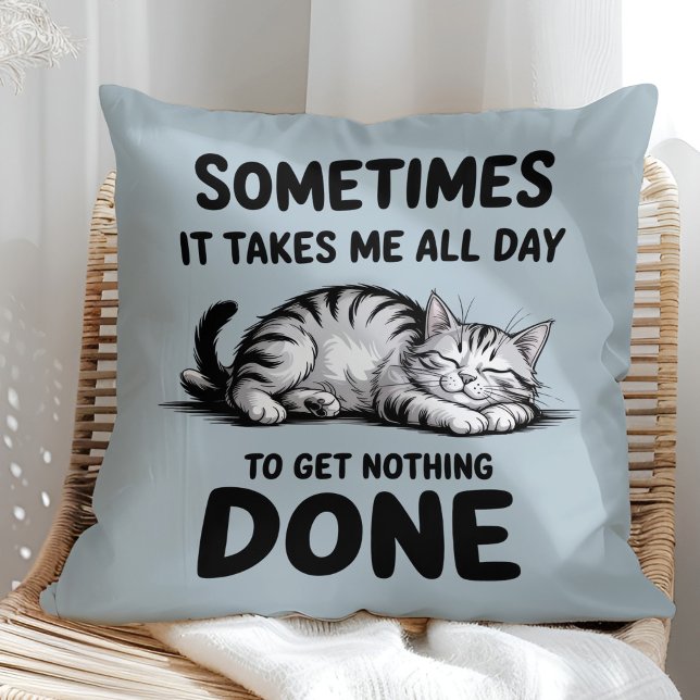 "All Day Doing Nothing" Funny Lazy Cat Kissen ("All Day Doing Nothing" Funny Lazy Cat Throw Pillow in a sunny boho rattan chair)