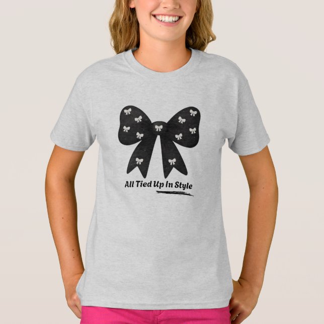 All Tied Up In Style – Chic Minimalist Bow T-Shirt (Vorderseite)