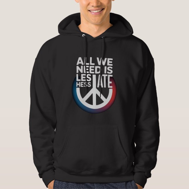 'ALL WE NEED IS LESS HATE' -Shirt Hoodie (Vorderseite)