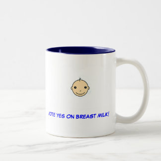 Allaitant la tasse (vote oui sur le lait maternel)