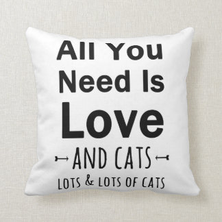 Alle, die Sie benötigen, ist Liebe… und Katzen.  Kissen