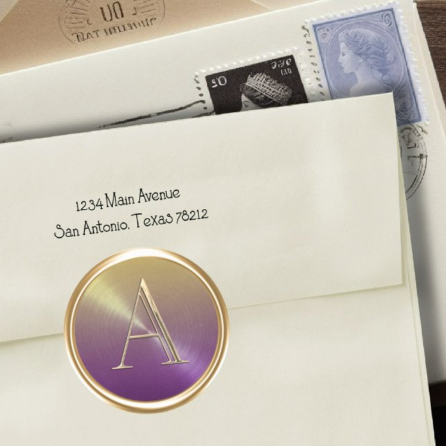 ALLE INITIALS Gold Monogram auf dem Lila Ombre Runder Aufkleber (Von Creator hochgeladen)