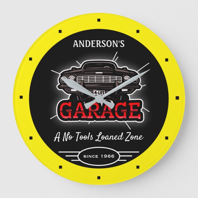 Alle Namen Garage Retro Auto seit Datum Gelb Schwa Große Wanduhr (Vorderseite)