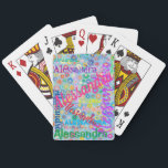 Alle Namenskollaps Spielkarten<br><div class="desc">Diese Karten haben deinen Namen auf sie geschrieben! Dieses lustige Kartenspiel zeichnet sich durch ein farbenfrohes Girly-Design aus, in dem eine Collage mit dem Namen Ihrer Wahl in verschiedenen Schriftart und Farben erscheint. Die Namen werden auf einem blauen Hintergrund mit bunten Blume angezeigt. Ein tolles Geschenk oder Gastgeschenk für eine...</div>