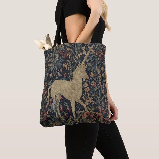 Allegorische "Millefleurs" Tapisserie mit Tieren Tasche (Von Nahem)