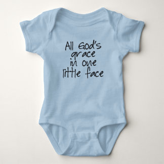 Aller Gottes Gnade in einem kleinen Gesicht Baby Strampler