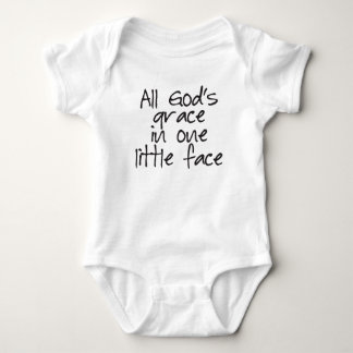 Aller Gottes Gnade in einem kleinen Gesicht Baby Strampler