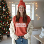Alles befriedigen | White Vintage Weihnachtsbaum Tri-Blend Shirt<br><div class="desc">Feiern Sie die magische und festliche Urlaubssaison mit unserer Weihnachtsbekleidung. Das Design zeigt unsere handgezeichnet rustikalen und Vintagen Stil immergrünen Weihnachtsbäumen Grafik-T mit "Merry Everything" entworfen in einem rustikalen Vintagen Stil Typografie in Weiß. Personalisieren Sie mit dem fakultativen festgelegten Datum. Alle Illustrationen sind handgezeichnet Originalwerke von Moodthology.</div>