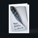 Alles Gute zum Geburtstag für Son Blue Jay Feather Karte<br><div class="desc">Ein blauer Single-Jay-Feder auf Notenpapier mit der Meldung "Happy Birthday to a Lieber son" schmückt das Cover dieser Geburtstagskarte. Art,  Bild und Vers Copyright © Shoaff Ballanger Studios.</div>