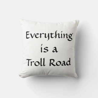 Alles ist eine Troll Road Kissen