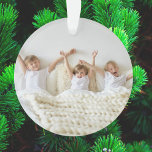 Alles ist hell Modernes Minimales Weihnachtskids F Ornament<br><div class="desc">Stilvolle Weihnachtsbaumschmuck mit klassischer Typografie "alles ist hell" in Schwarz auf einem schlichten, weißen Hintergrund. Foto und Text lassen sich einfach für eine persönliche Touch anpassen. Ein einfaches, minimalistisches und zeitgenössisches Weihnachtsdesign, das sich in dieser Urlaubssaison auszeichnet! Das abgebildete Bild dient nur zur Veranschaulichung, um durch Ihr eigenes Foto ersetzt...</div>