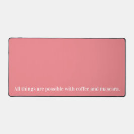 Alles ist möglich mit Kaffee und Mascara Schreibtischunterlage