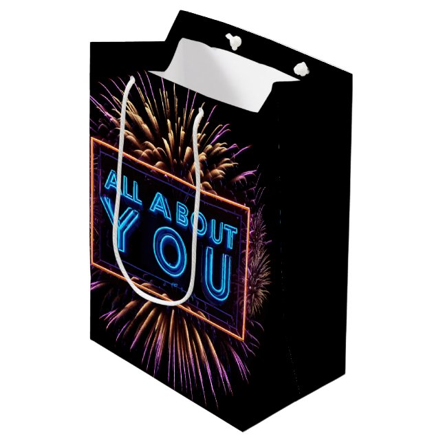 Alles über Sie Neuling mit Fireworks Mittlere Geschenktüte (Vorderseite Schrägansicht)