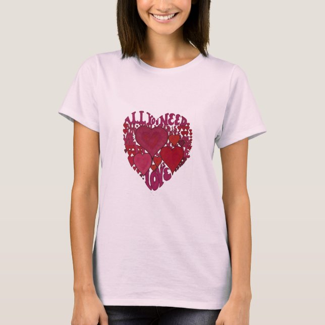 Alles, was du brauchst, ist Liebe Herz T-Shirt (Vorderseite)