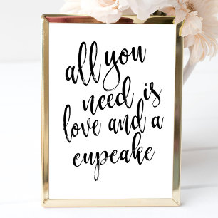 Alles, was du brauchst, ist Liebe und ein Cupcake Einladung