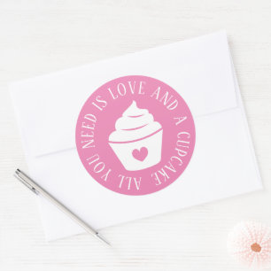 Alles, was du brauchst, ist Liebe und ein Cupcake- Runder Aufkleber