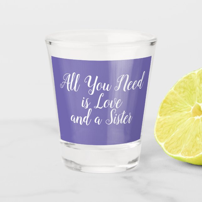 Alles, was du brauchst, ist Liebe und eine lila un Schnapsglas (Vorderseite)