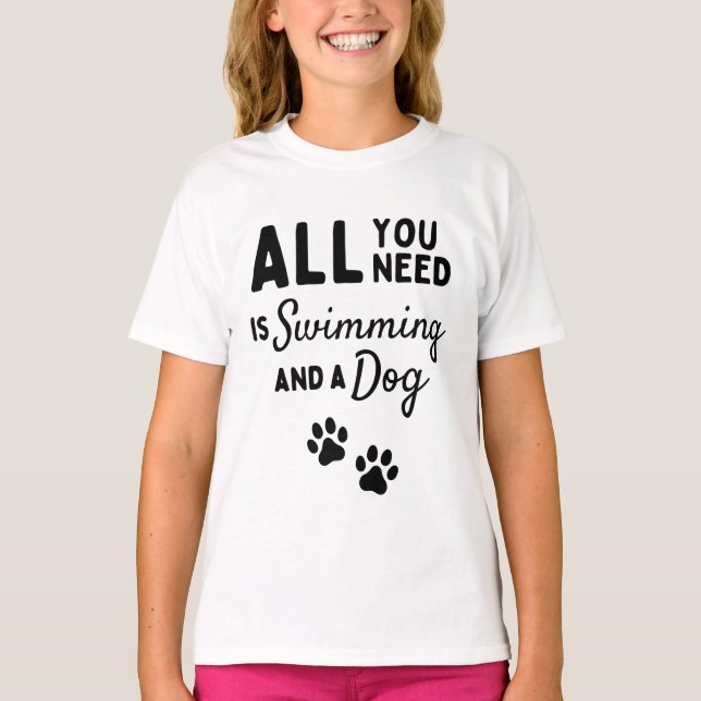 Alles, was du brauchst, ist Schwimmen und ein Hund T-Shirt (Vorderseite)
