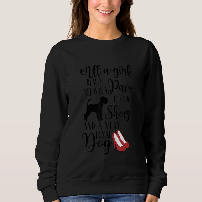Alles, was ein Mädchen wirklich braucht, ist ein P Sweatshirt (Vorderseite)