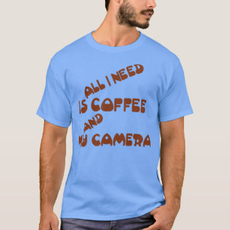 Alles, was ich brauche, ist Kaffee und meine Kamer T-Shirt