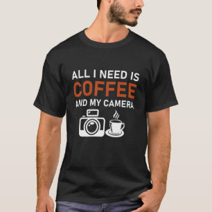 Alles, was ich brauche, ist Kaffee und meine Kamer T-Shirt