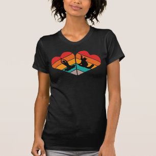 Alles, was ich brauche, ist Yoga und eine Katze. T-Shirt