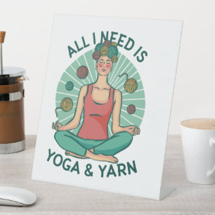Alles, was ich brauche, ist Yoga und Yarne Phrase Sockelschild