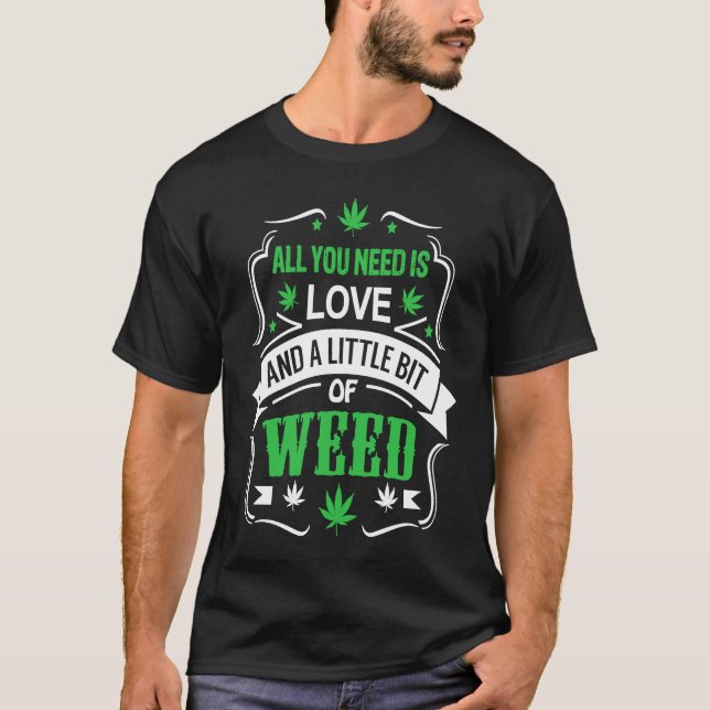 Alles was man braucht ist Liebe und ein bisschen U T-Shirt (Vorderseite)