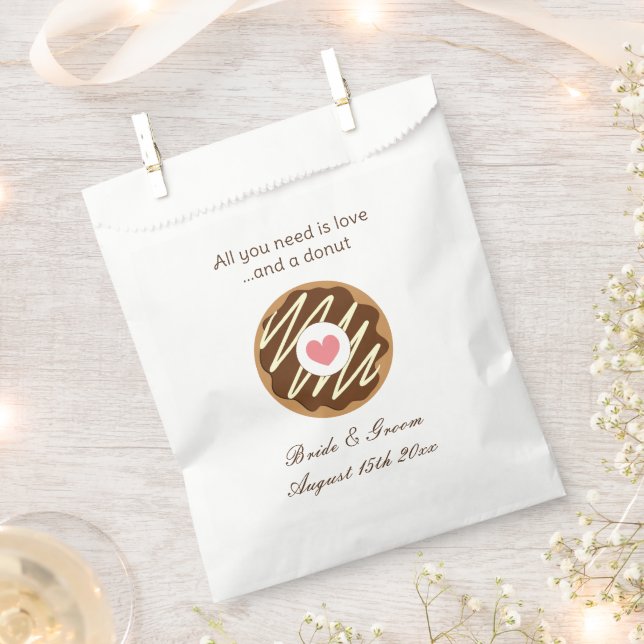 Alles, was Sie brauchen, ist Liebe und eine eigene Geschenktütchen (Ausgeschnitten)