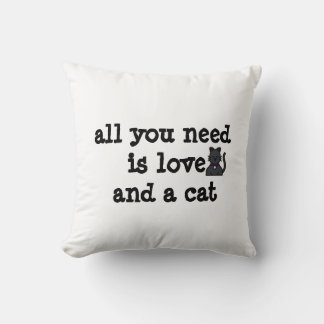 ALLES, WAS SIE BRAUCHEN, IST LIEBE UND KATZE. KISSEN