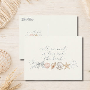 Alles was wir brauchen ist Liebe & Strandhochzeit  Ankündigungspostkarte