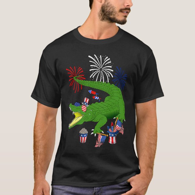 Alligator Holding American Flag Sunglasses Happy 4 T-Shirt (Vorderseite)