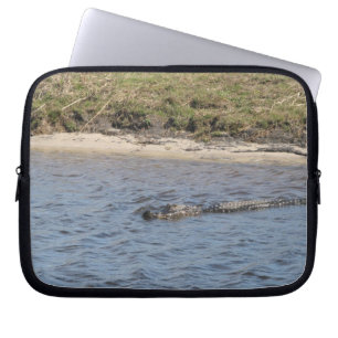 Alligator im Wasserfoto Laptopschutzhülle