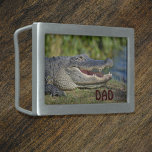 Alligator-Profil Fotografie Rechteckige Gürtelschnalle<br><div class="desc">Der American Alligator von The Florida Everglades ist nah und persönlich. Personalisieren Sie ihn mit den Initialen Ihres Mannes. Großartig zum Geburtstag,  zum Abschlüsse und zum Vatertag,  lächelt dieser grinsende Gator mit einem scharfen Zahnlächeln. Das ist die Originalfotografie von JLW_FOTOGRAFIE</div>