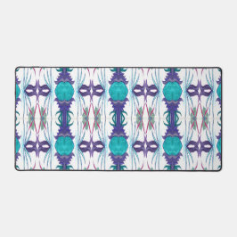 AllureArewa C/M auf einer Schreibtischmatte