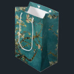 Almond Blossom Mittlere Geschenktüte<br><div class="desc">Almond Blossom von Vincent van Gogh
Almond Blossom wurde 1890 zu Ehren eines besonderen Ereignisses in Vincent's Leben gemalt. Am 31. Januar hatten Vincent Bruder Theo und seine Ehefrau Johanna einen Sohn, und sie nannten ihn Vincent Willem. Vincent malte diesen Zweig blühender Mandeln zur Feier der Geburt.</div>