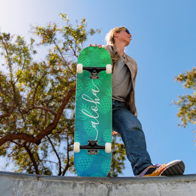 "Aloha" coole Typografie Blaue Ananas ombre Skateboard (Außenbereich 1)