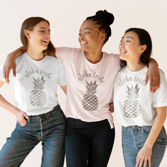 Aloha Tribe Hawaiian Silver Pineapard Bridesmaid T-Shirt (Von Creator hochgeladen)