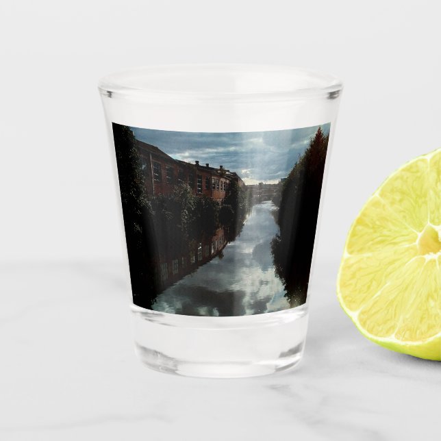 Along the river schnapsglas (Vorderseite)