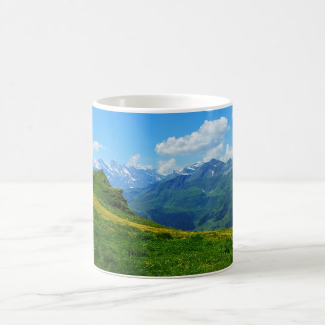 Alpenblick in der Schweiz Kaffeetasse (Mittel)