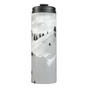 Alpenlandschaft: Schneesichere Berge Thermosbecher