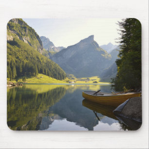 Alpensee in der Schweiz Mousepad