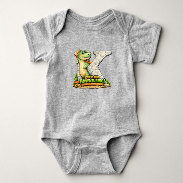 🦖✨ Alphabet Dino “K” Baby Jersey Bodysuit 👶💚 Strampler (Vorderseite)