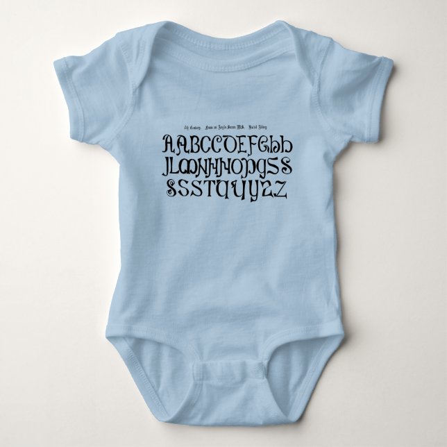 Alphabet-Shirt Baby Strampler (Vorderseite)