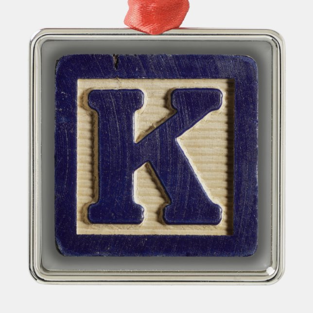 Alphabet-Spielzeug-Block K Silbernes Ornament (Vorne)