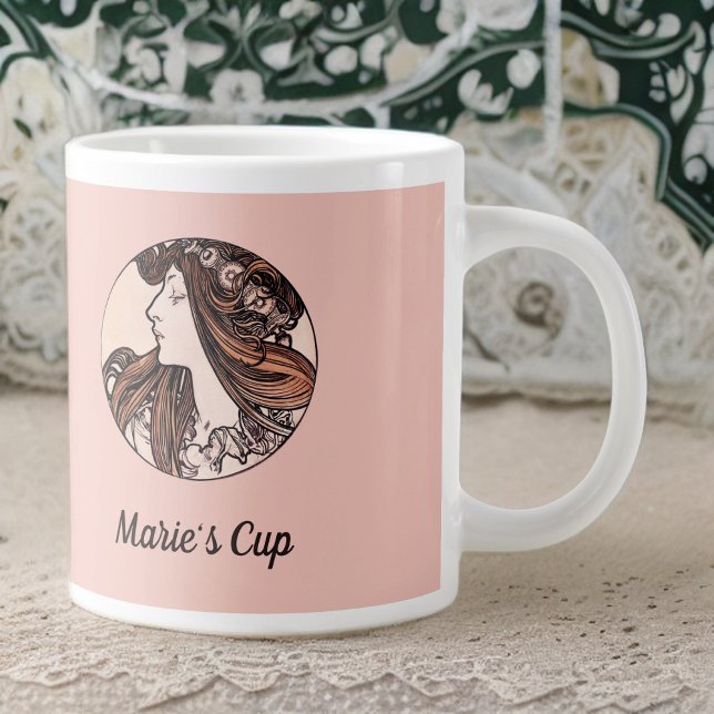 Alphonse Mucha Jugendstil-Frau mit rosa Blume Jumbo-Tasse (Von Creator hochgeladen)